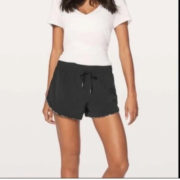 Lululemon Choose A Side Reversible Shorts | Black | Size 2 - Picture 2 of 10